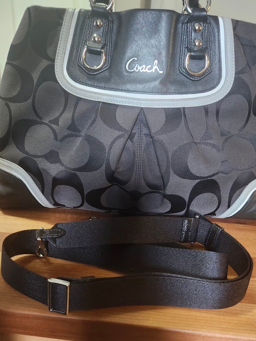 Vtg Coach Ashley Signature Satchel/Tote. 11"H X 15"W X 3.5" D